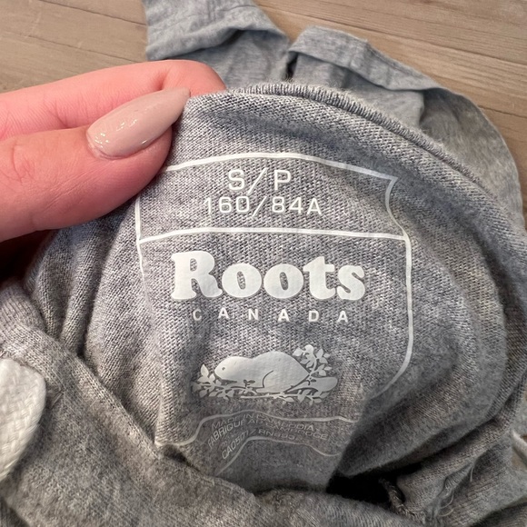 Gently used Roots sweatshirt - Picture 4 of 4